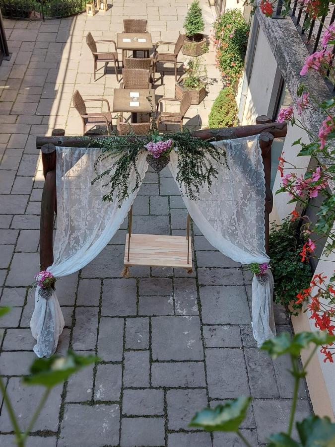 Hotel Litovel Komárno Buitenkant foto