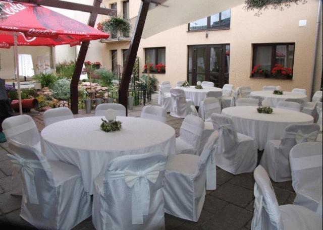 Hotel Litovel Komárno Buitenkant foto